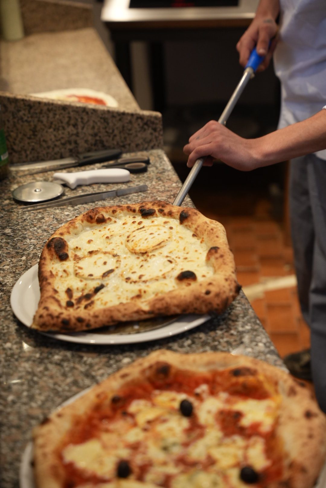 Pizza sortie du four à pizza